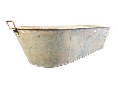 Lot 722 - LARGE VINTAGE 20TH CENTURY GAVANISED TIN METAL WASH BATH / PLANTER