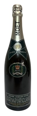Lot 149 - MOET & CHANDON 1977 QUEEN'S SILVER JUBILEE CHAMPAGNE BOTTLE