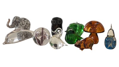 Lot 135 - COLLECTION OF VINTAGE 20TH CENTURY GLASS PAPERWEIGHTS
