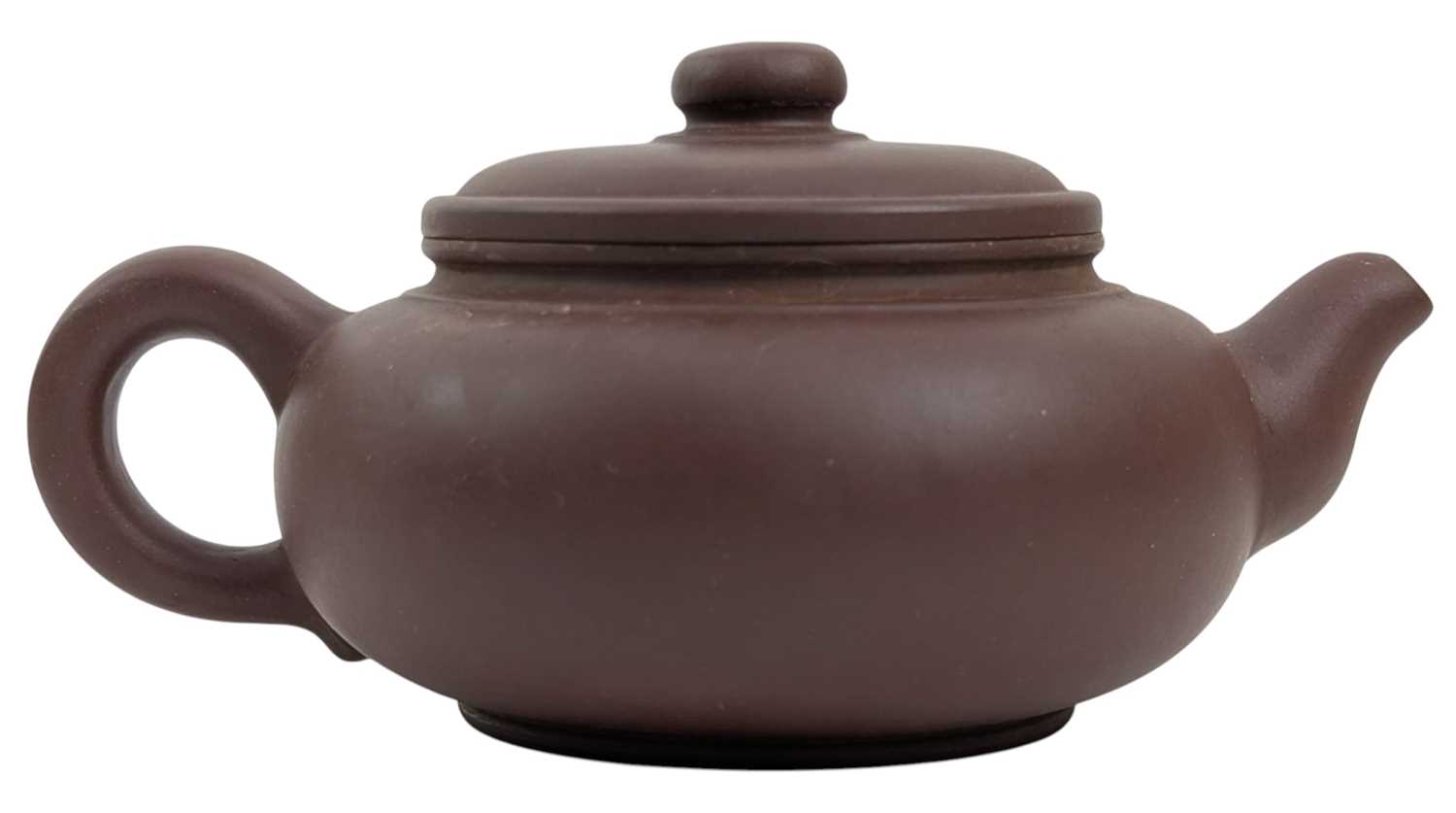 Lot 50 - ATT. GU JINGZHOU CHINESE ZISHA CLAY TEAPOT 顾景舟款 宜兴紫砂茶壺