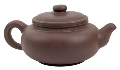 Lot 50 - ATT. GU JINGZHOU CHINESE ZISHA CLAY TEAPOT 顾景舟款 宜兴紫砂茶壺