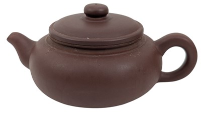 Lot 50 - ATT. GU JINGZHOU CHINESE ZISHA CLAY TEAPOT 顾景舟款 宜兴紫砂茶壺