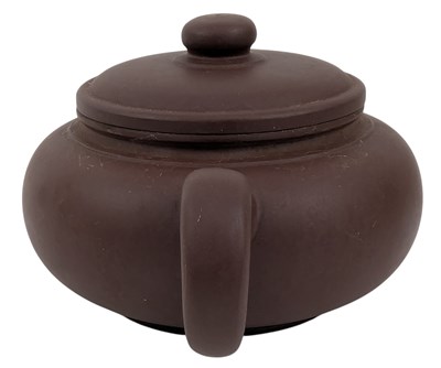 Lot 50 - ATT. GU JINGZHOU CHINESE ZISHA CLAY TEAPOT 顾景舟款 宜兴紫砂茶壺