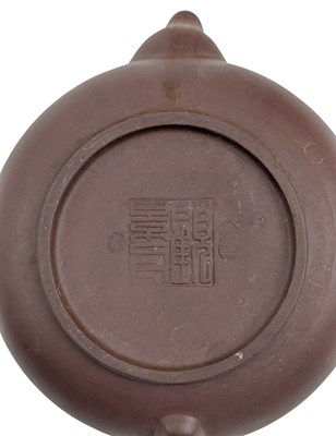 Lot 50 - ATT. GU JINGZHOU CHINESE ZISHA CLAY TEAPOT 顾景舟款 宜兴紫砂茶壺