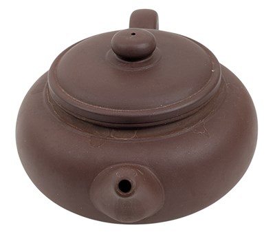 Lot 50 - ATT. GU JINGZHOU CHINESE ZISHA CLAY TEAPOT 顾景舟款 宜兴紫砂茶壺