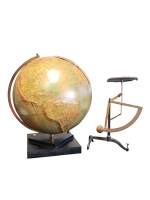 Lot 405 - 1940S VINTAGE PHILLIPS GLOBE & POSTAL LETTER BALANCE
