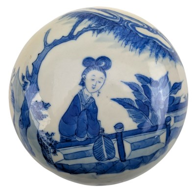 Lot 70 - 19TH CENTURY CHINESE QING DYNASTY BLUE & WHITE COVER 清 青花人物盖子