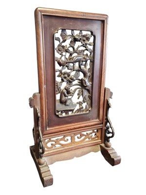 Lot 386 - EARLY 20TH CENTURY CARVED CHINESE HARDWOOD TABLE SCREEN
