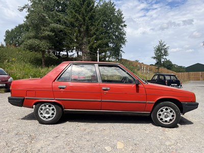 Lot 4 - MYM 218X - 1982 RENAULT 9 GTL