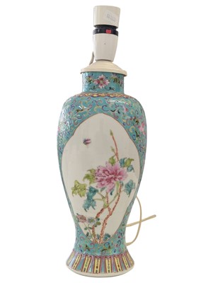 Lot 160 - EARLY 20TH CENTURY CHINESE FAMILLE ROSE VASE / CONVERTED LAMP