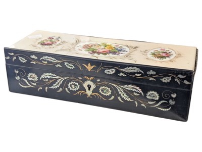 Lot 395 - ENGLISH EARLY 20TH CENTURY PORCELAIN DESK TIDY / STATIONERY BOX