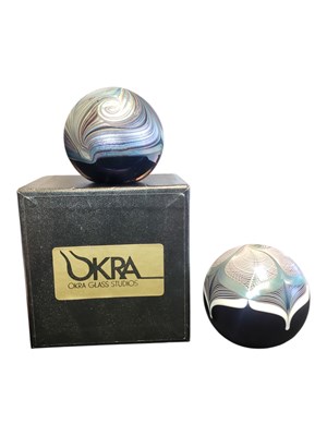 Lot 142 - TWO LATE 20TH CENTURY STUDIO ART GLASS PAPERWEIGHTS