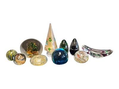 Lot 156 - COLLECTION OF LATE 20TH CENTURY VINTAGE STUDIO GLASS PAPERWEIGHTS