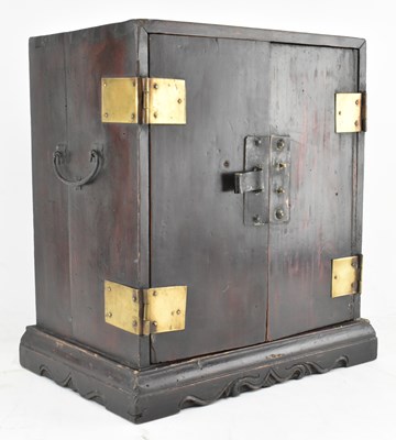 Lot 122 - QING HARDWOOD FIVE-DRWAERS TABLE TOP CABINET 清 杉木桌柜