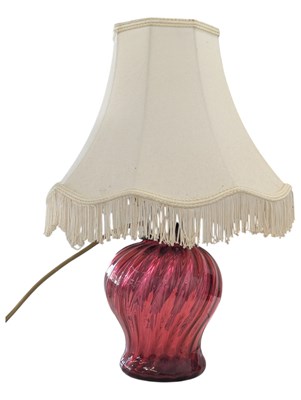 Lot 183 - EARLY 20TH CENTURY CRANBERRY GLASS TABLE LAMP