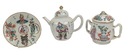 Lot 4 - CHINESE QING DYNASTY FAMILLE ROSE 'WUSHUANGPU' TEAPOT & SUGAR BOWL 清 广彩人物茶具一组