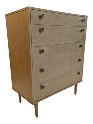 Lot 680 - AVALON FURNITURE - MID CENTURY OAK CHEST OF DRAWERS