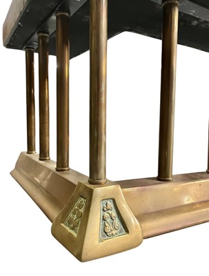 Lot 262 - EARLY 20TH CENTURY BRASS & LEATHER FIRE CLUB FENDER