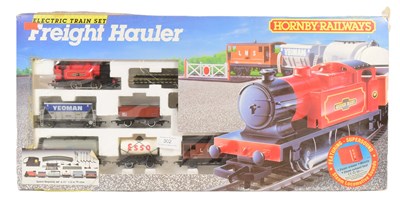 Lot 302 - MODEL RAILWAY - HORNBY OO GAUGE FREIGHT HAULER LOCOMOTIVE TRAIN SET