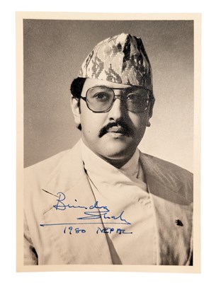 Lot 268 - WORLD LEADERS - KING BIRENDRA BIR BIKRAM SHAH DEV (D.2001) - SIGNED PHOTOGRAPH