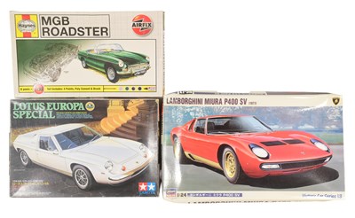 Lot 292 - MODEL KITS - X3 PLASTIC MODEL CAR KITS