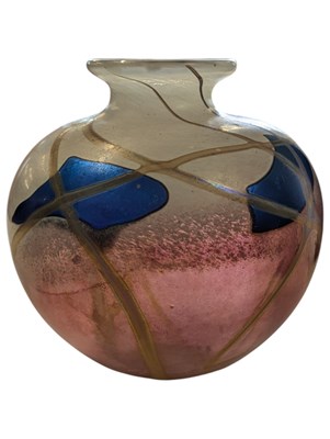 Lot 191 - STUART NORMAN CLARKE (1944) - CONTEMPORARY STUDIO ART GLASS VASE