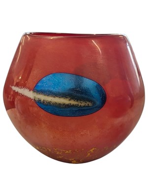 Lot 192 - STUART NORMAN CLARKE (1944) - MODERN STUDIO ART GLASS VASE