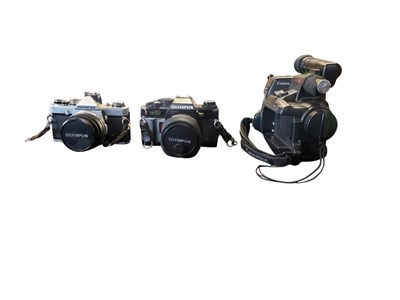 Lot 387 - COLLECTION OF VINTAGE CAMERAS AND ACCESSORIES