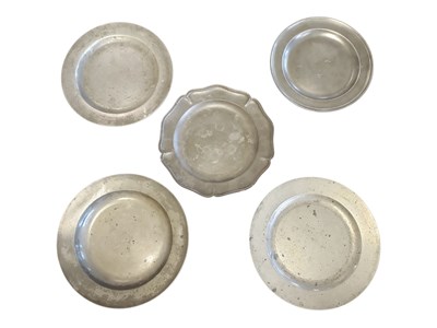 Lot 472 - COLLECTION OF FIVE 17TH / 18TH CENTURY PEWTER PLATES