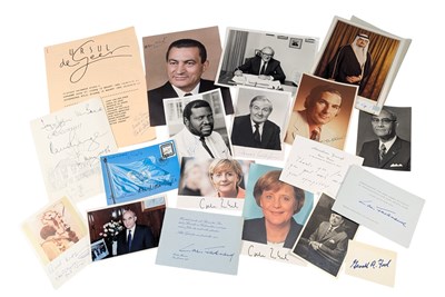 Lot 264 - POLITICS - LARGE COLLECTION OF ASSORTED AUTOGRAPHS