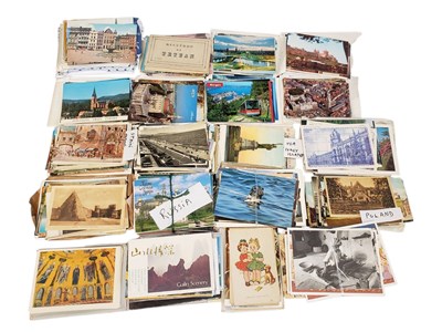 Lot 481 - LARGE COLLECTION OF 20TH CENTURY VINTAGE INTERNATIONAL FOREIGN POSTCARDS