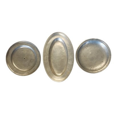 Lot 479 - COLLECTION OF 18TH CENTURY PEWTER CHARGERS / DISHES