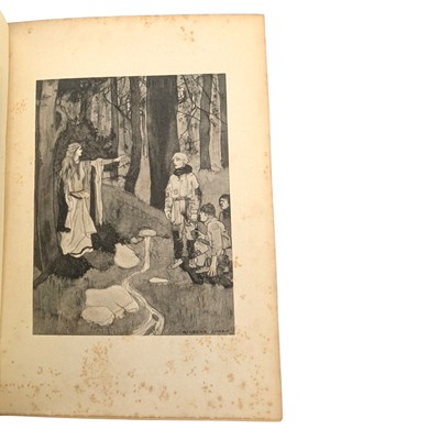 Lot 74 - SELECTION OF DECORATIVE CLOTH BOUND ILLUSTRATED BOOKS TO INCLUDE GUIDE TO FAIRYLAND