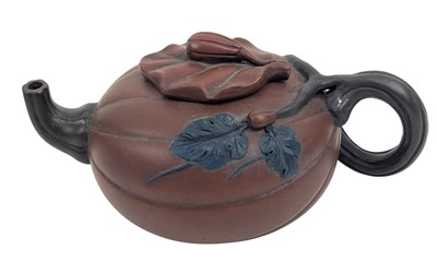 Lot 68 - CHINESE ZISHA TEAPOT IN THE FORM OF A PUMPKIN BY GU JUN WEI 顾俊伟 南瓜紫砂壶