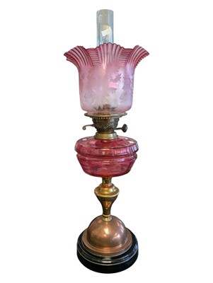 Lot 265 - VICTORIAN 19TH CENTURY CRANBERRY GLASS TABLE OIL LAMP