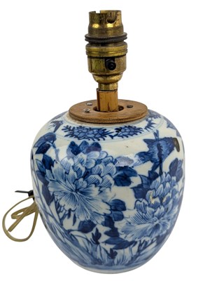 Lot 9 - 19TH CENTURY CHINESE BLUE & WHITE GINGER JAR CONVERTED TABLE LAMP 清 青花牡丹纹罐灯座