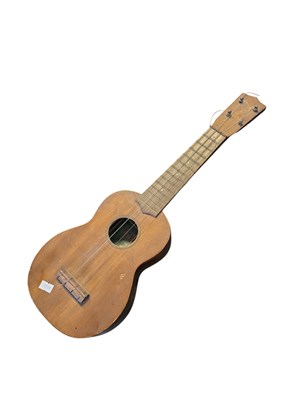 Lot 7 - VINTAGE 20TH CENTURY LINDEN UKULELE