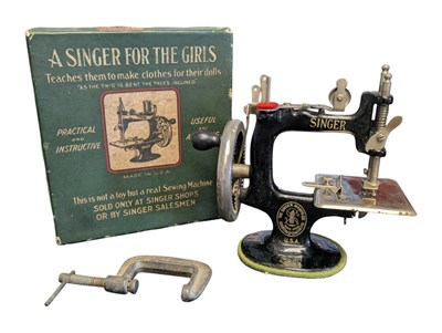 Lot 268 - MID CENTURY A SINGER FOR THE GIRLS SEWING MACHINE IN ORIGINAL BOX