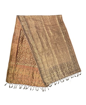 Lot 581 - BELIEVED 17TH / 18TH CENTURY SAFAVID SILK SASH