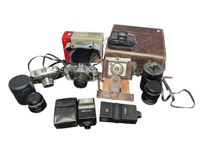 Lot 294 - COLLECTION OF LATE 20TH CENTURY VINTAGE CAMERAS & LENSES