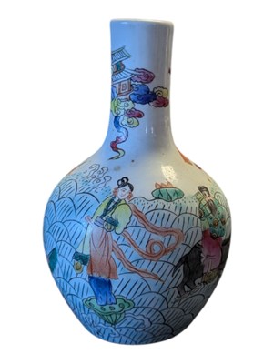 Lot 62 - 20TH CENTURY CHINESE PORCELAIN BUD VASE