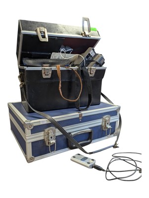 Lot 346 - COLLECTION OF VINTAGE CAMERAS & ACCESSORIES
