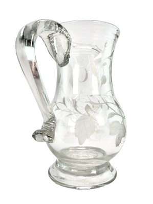 Lot 6 - GEORGE III 18TH CENTURY 1777 HAND BLOWN ETCHED GLASS ALE JUG