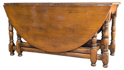 Lot 989 - LARGE EARLY 20TH CENTURY SOLID OAK GATE LEG DINING TABLE