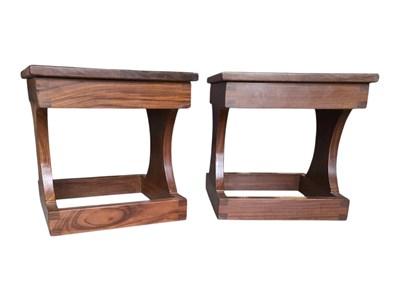 Lot 618a - PAIR OF CONTEMPORARY BEDSIDE / OCCASIONAL MAHOGANY TABLES