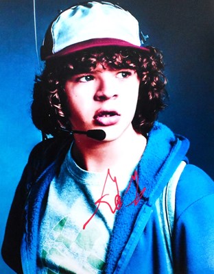 Lot 46 - STRANGER THINGS - GATEN MATARAZZO - SIGNED 8X10" - ACOA