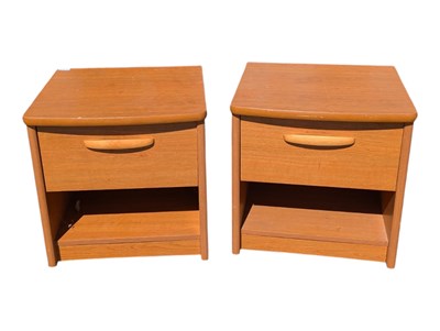 Lot 652 - ALSTONS CABINETS LTD - PAIR OF TEAK CONTEMPORARY BEDSIDE TABLES