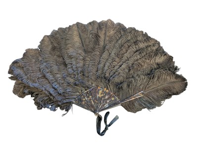 Lot 293 - EARLY 20TH CENTURY BLACK OSTRICH FEATHER & TORTOISESHELL FAN