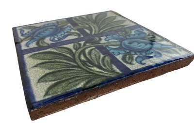 Lot 80 - 19TH CENTURY WILLIAM DE MORGAN TULIP & TRELLIS TILE