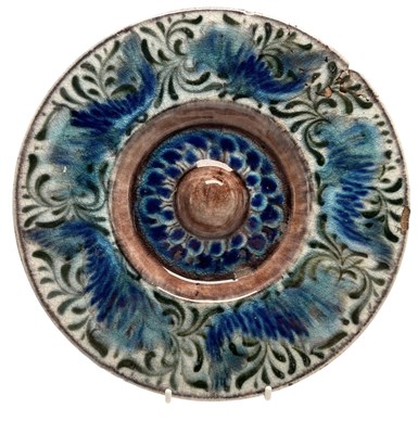 Lot 50 - CHARLES PASSENGER FOR WILLIAM DE MORGAN - ARTS & CRAFTS POTTERY PLATE